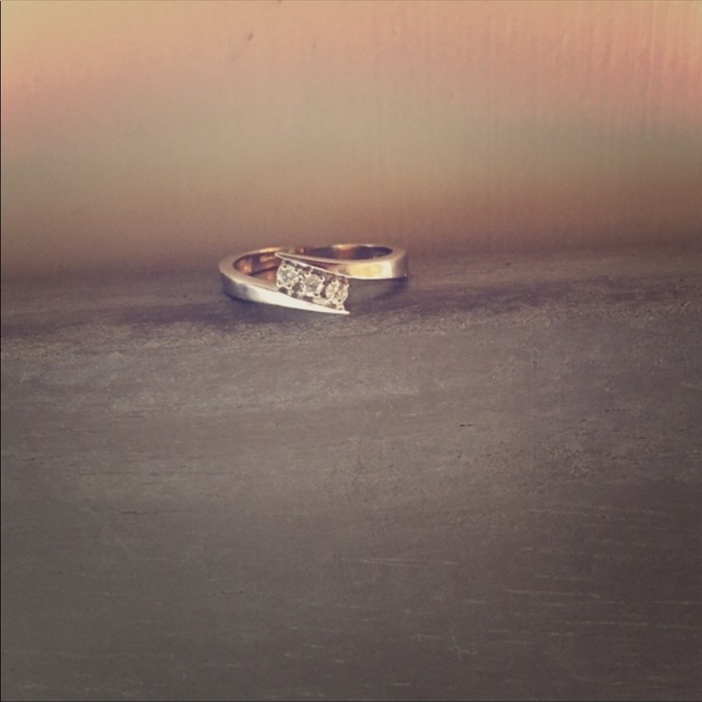 18 k white gold diamond ring